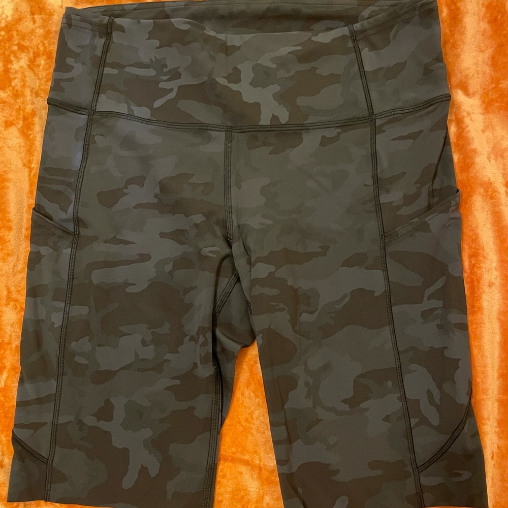 Lululemon Invigorate High Rise 8 inch short